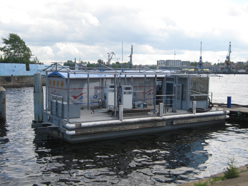 Patrol station for boats/Заправочная станция на воде